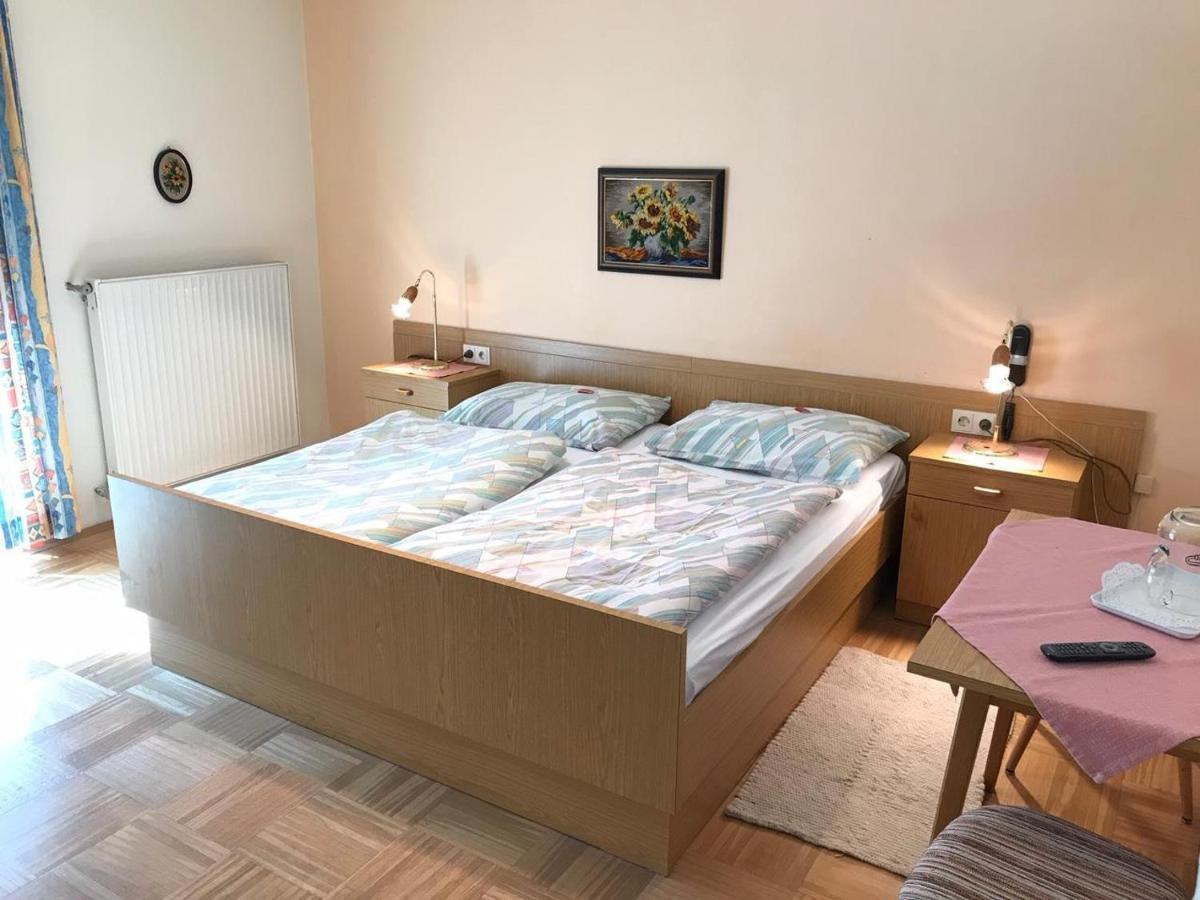 Schmautz Ferienwohnungen & Zimmer Miklauzhof Eksteriør billede