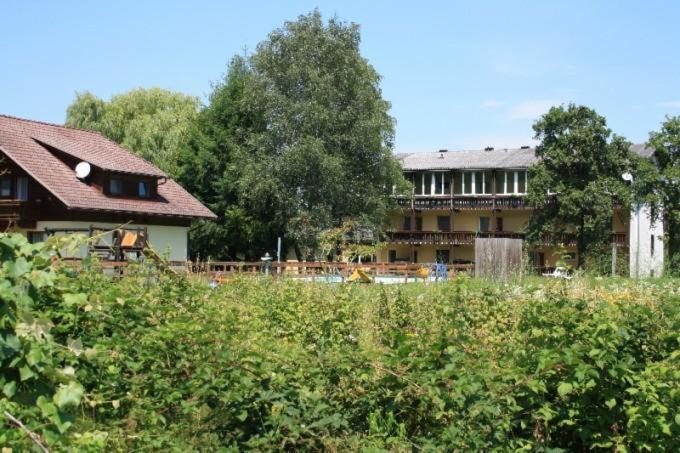 Schmautz Ferienwohnungen & Zimmer Miklauzhof Eksteriør billede